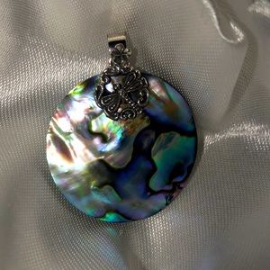 Mother of Pearl Pendant 💕